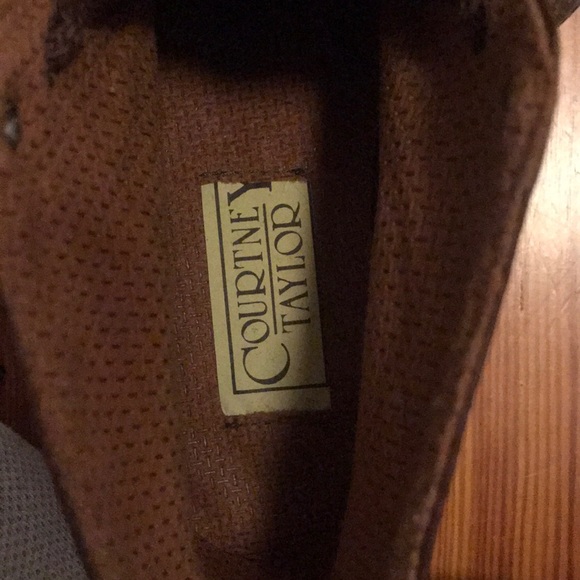 Brown lace up booties - Picture 5 of 5